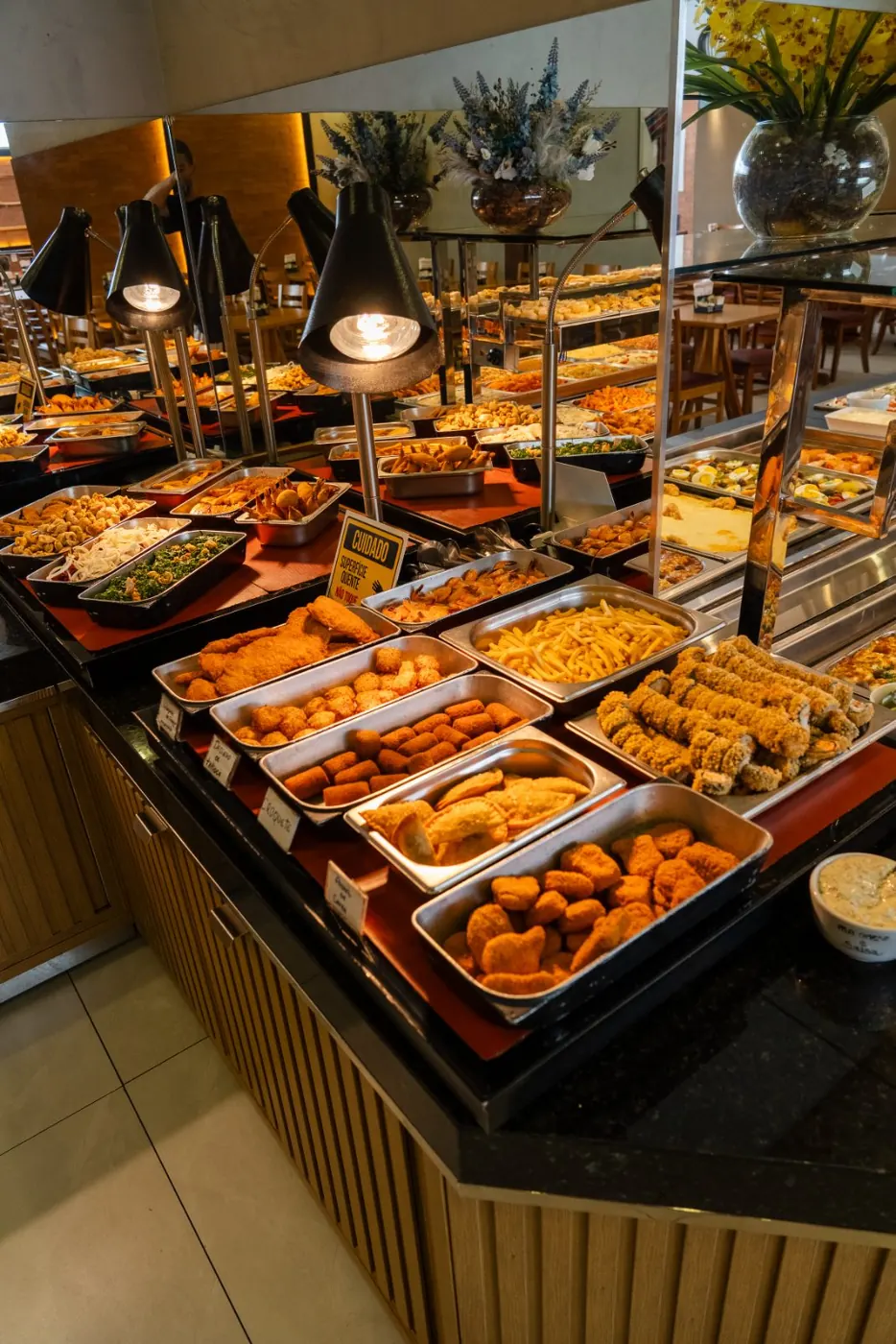 Salgados e frituras no buffet